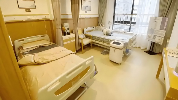 宝安深圳入户_易烊千玺演唱会300万人抢7000张票专家：涉及抢票机制问题｜宅男财经 站长关注、唱会300电商、创业